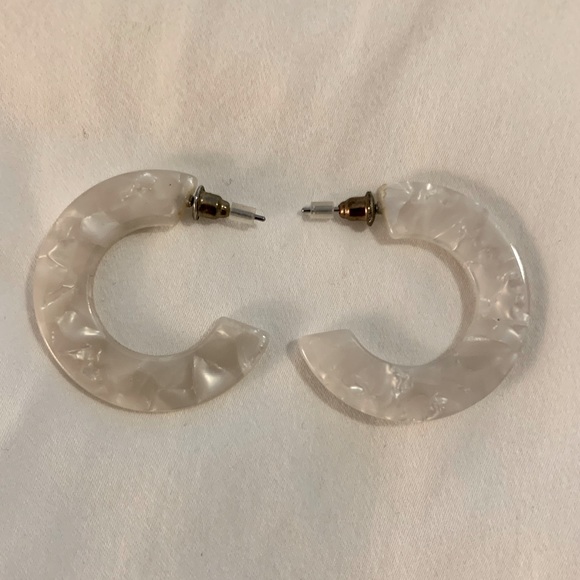 Madewell Tortoise Hoops - Picture 4 of 4